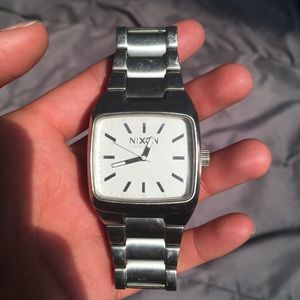 MENS NIXON WATCH SILVER